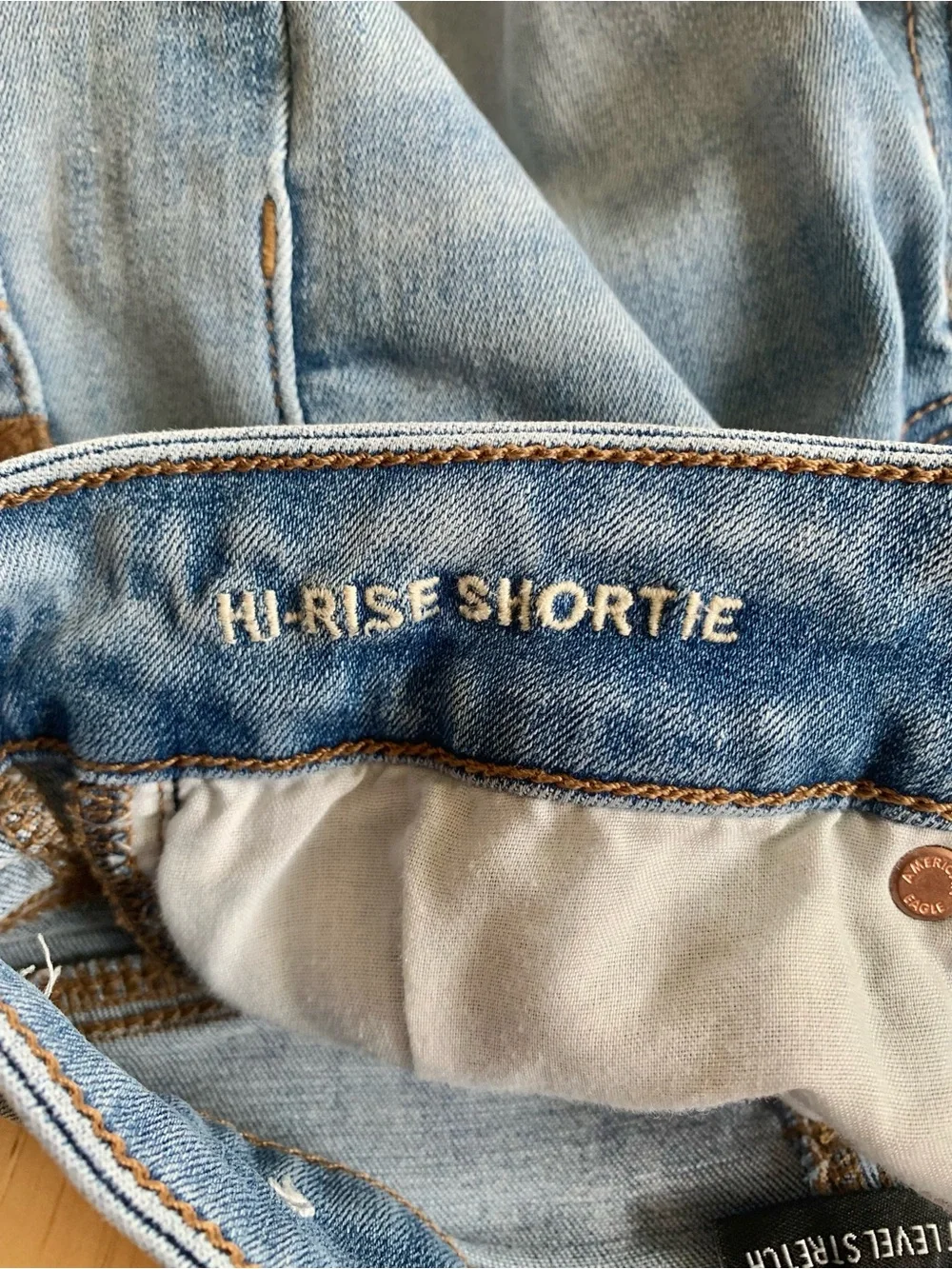 American Eagle - Shorts - Denim - High Rise Shortie Next Level Stretch